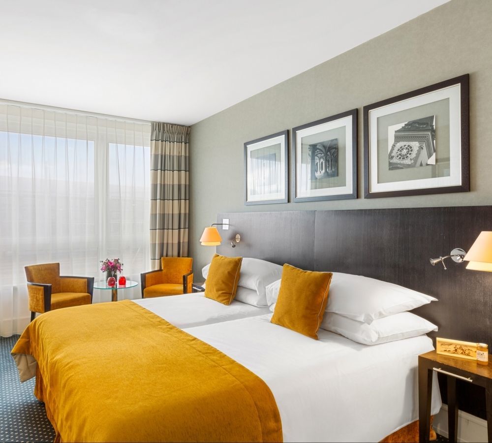 Jade Hotel